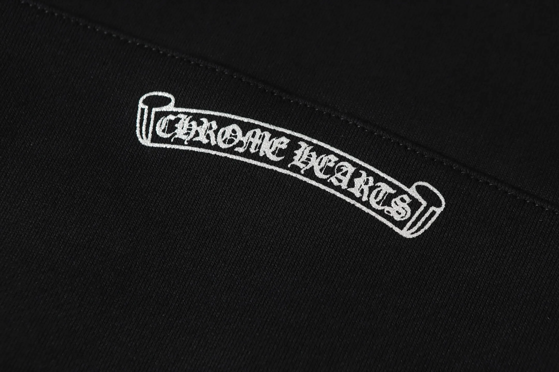 P240 3111 cross-border running quantity model, please do not place an order if you pursue quality - Chrome Hearts/Chrome Hearts Horseshoe Sanskrit printed hooded sweatshirt - High weight, high density and high quality. The wool is soft, delicate and skin-friendly. It feels soft and silky. It has excellent warmth and skin-friendly properties. - Custom-woven and custom-dyed, no color difference. No matter the fabric or workmanship details, it beats the ordinary version on the market. -Colour: black -Size: S M L XL
